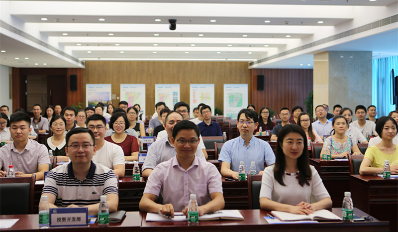 中鐵城投2018年青年大講壇開(kāi)講了
